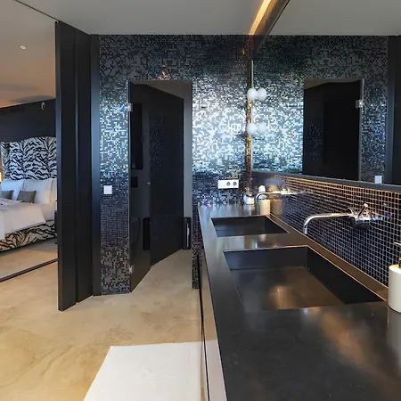 Nirvana Villa *